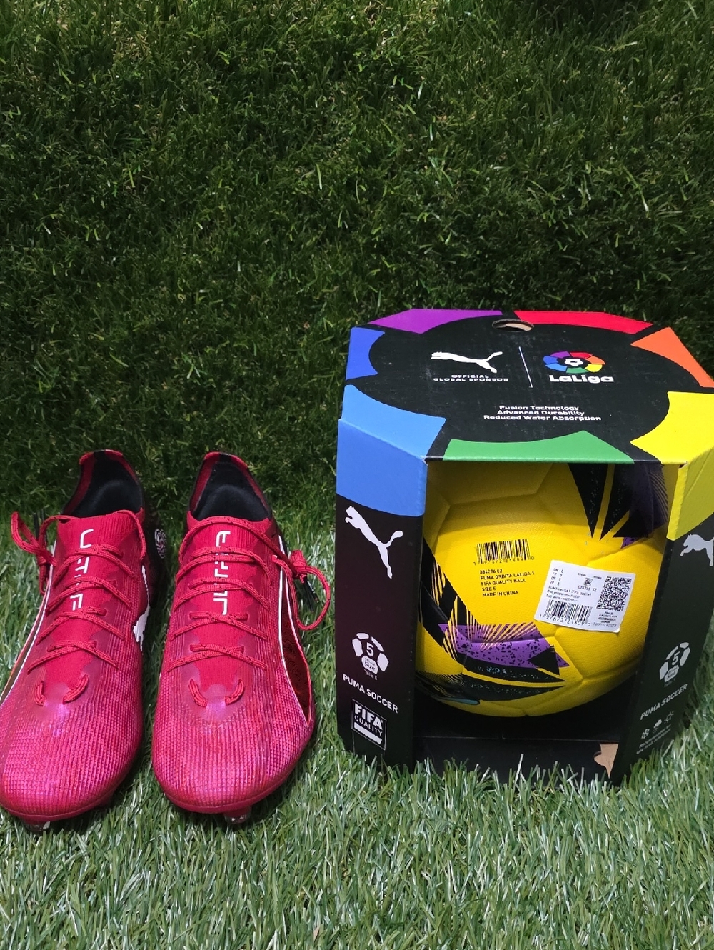 PUMA Ultra 6 Ultimate Christian Pulisic football boots, La Liga Soccer Ball.